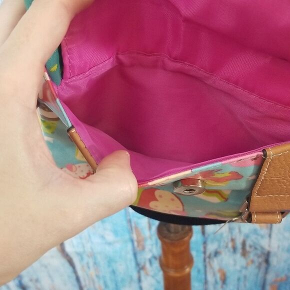 LILY Bloom Cupcake Crossbody Purse - Picture 7 of 10